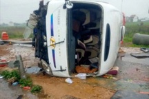 Ô tô chở đoàn cô trò đi cổ vũ cuộc thi tiếng Anh gặp nạn trên cao tốc