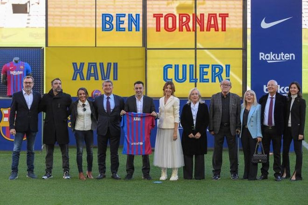 HLV Xavi nói gì trong buổi lễ ra mắt đặc biệt ở Barcelona? - 12 HLV Xavi nói gì trong buổi lễ ra mắt đặc biệt ở Barcelona? - 12