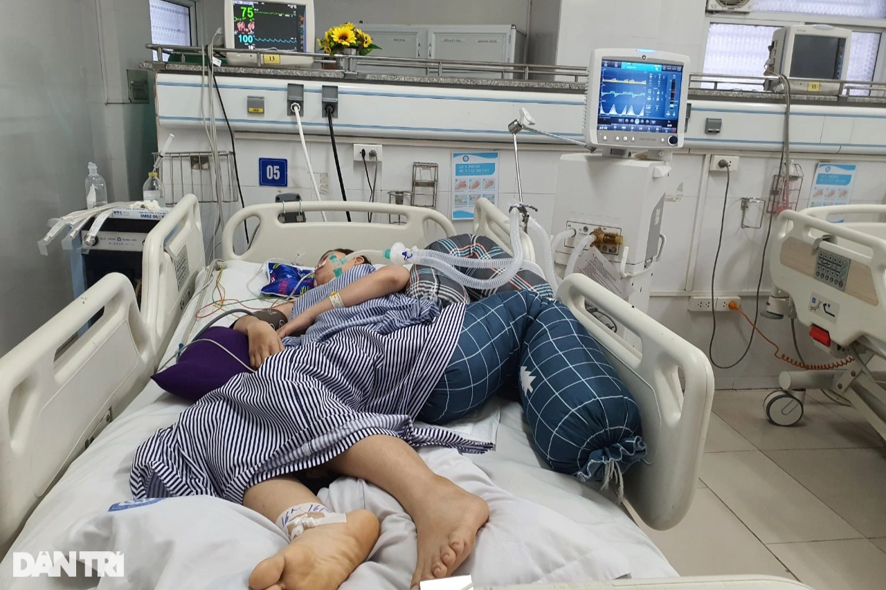 Đồng nghiệp kêu gọi nhà hảo tâm giúp đỡ bác sĩ Linh đang hôn mê - 4