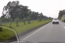 Phản xạ cực nhanh, tài xế thoát hiểm trong tích tắc