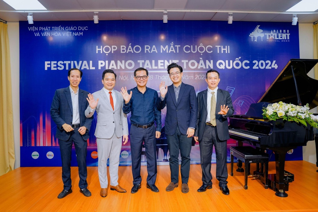 NSND Trung Hiếu làm giám khảo cuộc thi Piano Báo Dân trí