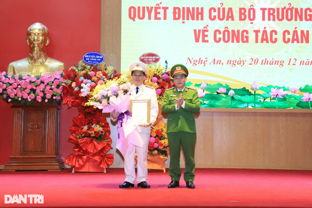 Nghệ An có tân Giám đốc Công an tỉnh - 1 Nghệ An có tân Giám đốc Công an tỉnh - 1