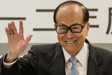 Sự trở lại ngoạn mục của tỷ phú giàu nhất Hồng Kông Lý Gia Thành