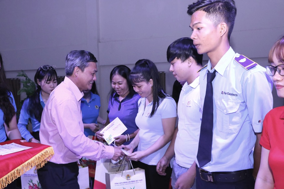 Hơn 250.000 người lao động ngoại tỉnh sẽ ở lại Bình Dương đón Tết - 1 Hơn 250.000 người lao động ngoại tỉnh sẽ ở lại Bình Dương đón Tết - 1