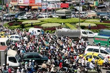 TPHCM tăng phí trước bạ ô tô lên 15%