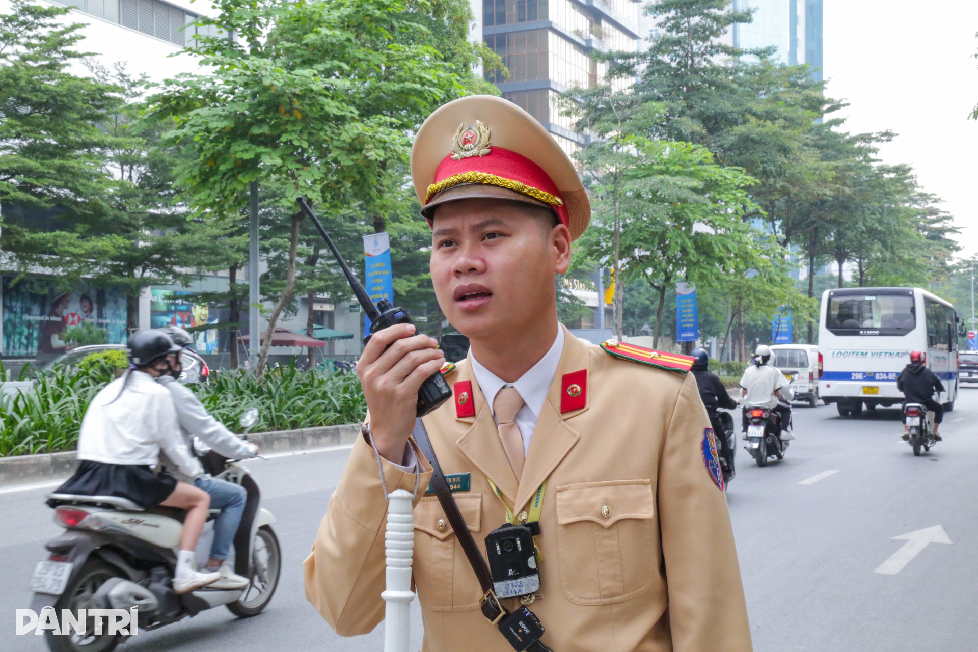 Bị xử phạt lỗi che biển số, tài xế phân trần: Ai che chứ tôi không biết - 1