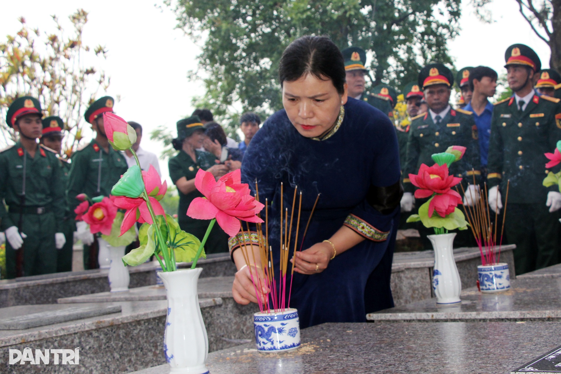 Hồi hương, an táng trọng thể 16 liệt sĩ hy sinh tại Lào và Campuchia - 13 Hồi hương, an táng trọng thể 16 liệt sĩ hy sinh tại Lào và Campuchia - 13