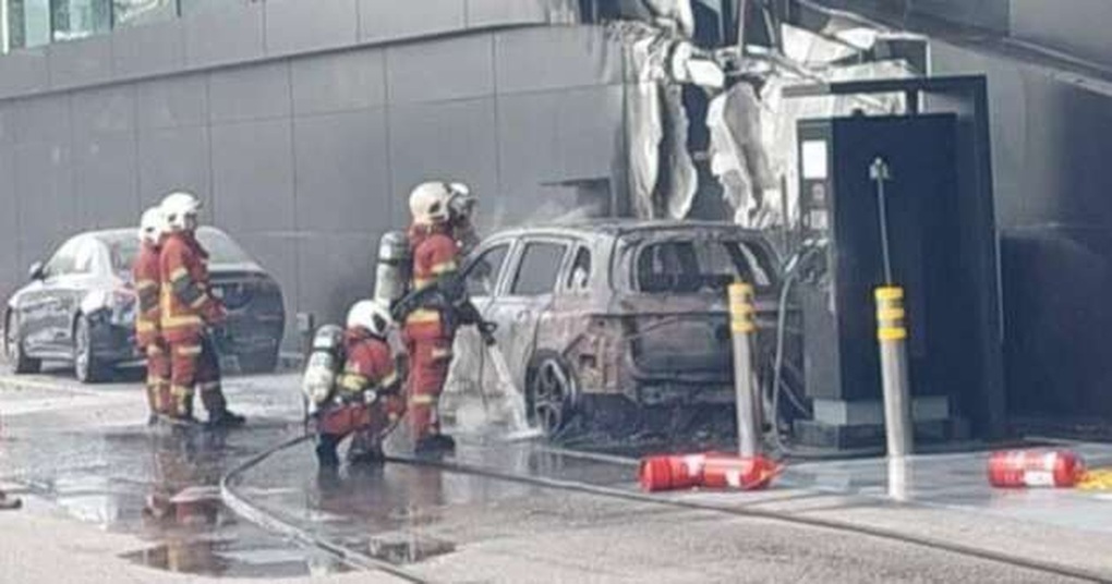 Xe điện Mercedes-Benz cháy trơ khung khi đang sạc ở đại lý - 2 Xe điện Mercedes-Benz cháy trơ khung khi đang sạc ở đại lý - 2