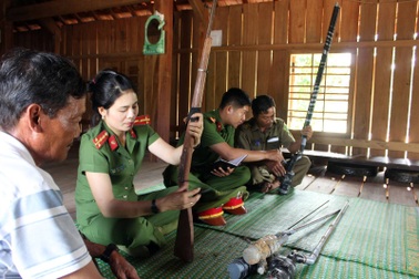 Gần 500 khẩu súng tự chế được giao nộp