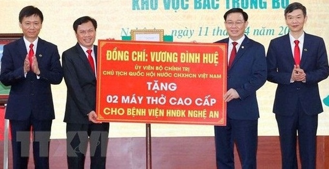 Chủ tịch Quốc hội Vương Đình Huệ thăm làm việc tại Nghệ An - Ảnh 1.