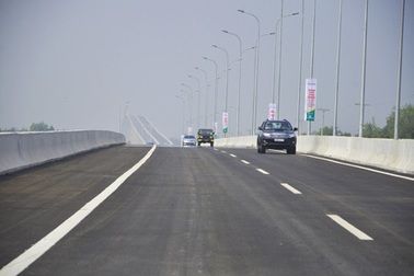 Có cho xe khác vượt khi xe mình đã đi đúng tốc độ cho phép?