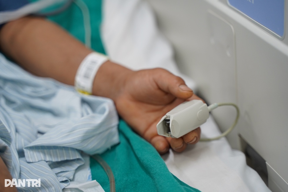 “Đốt tiền vào bóng cười, vợ chồng 9X liệt chân, giảm trí nhớ - 11 “Đốt tiền vào bóng cười, vợ chồng 9X liệt chân, giảm trí nhớ - 11