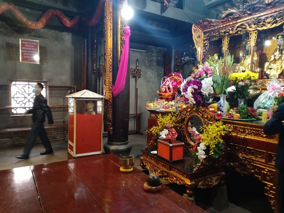 Nhiều đền, chùa vắng khách đi lễ do lo ngại virus corona - 1