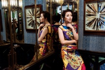 “Họa mi bán cổ điển” Phạm Thu Hà tái xuất với hình ảnh rực rỡ sắc màu