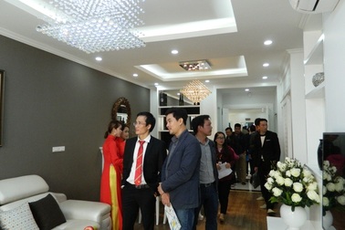 Giao dịch sôi động ngày khai trương căn hộ mẫu Riverside Garden