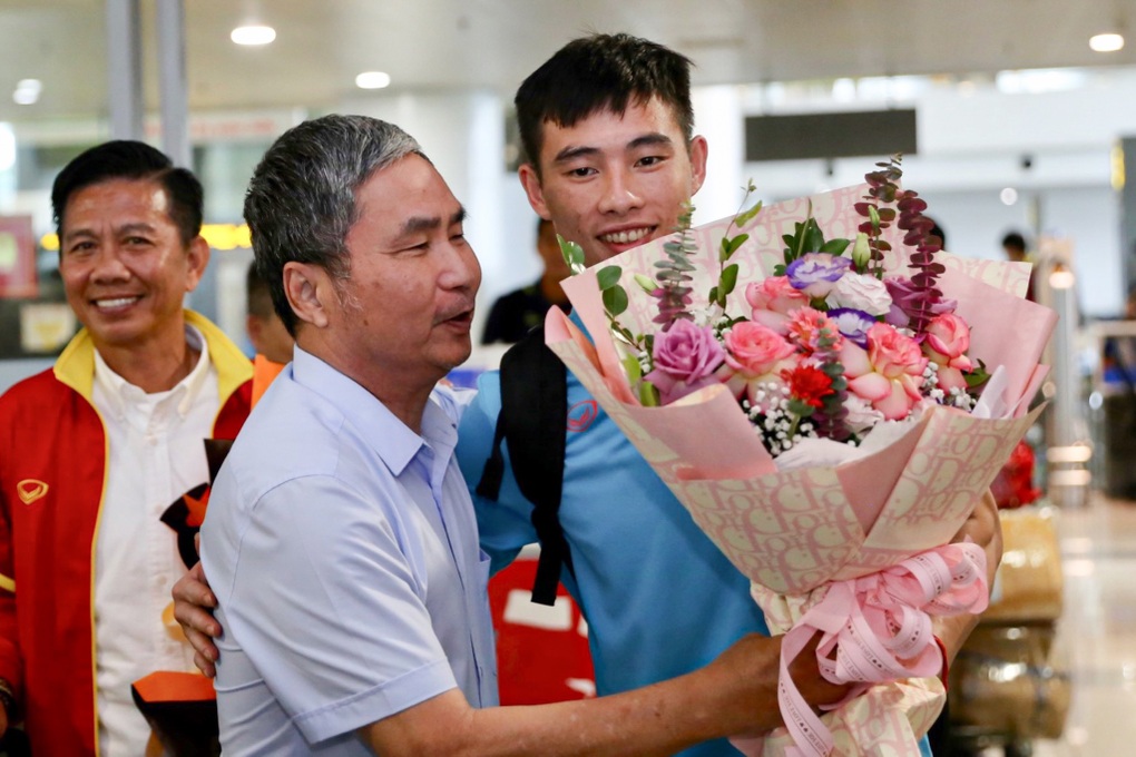 U23 Việt Nam mang Cúp vô địch Đông Nam Á về đến Hà Nội - 3 U23 Việt Nam mang Cúp vô địch Đông Nam Á về đến Hà Nội - 3
