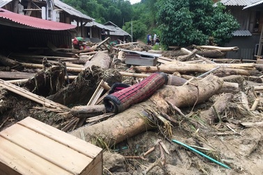 Nguyên nhân lũ kinh hoàng khiến bản làng chìm trong tang thương