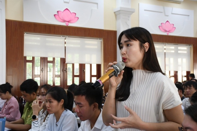 Một hộ kinh doanh tại Hồ Trị An phát biểu tại buổi làm việc.