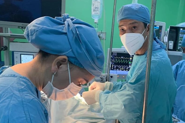 Đau đầu được đưa đi khám, bé trai mới 7 tuổi chức năng thận chỉ còn 37%