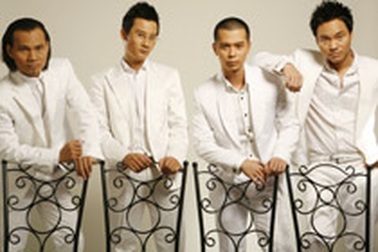 Các chàng trai AC&M “bay” show làm từ thiện