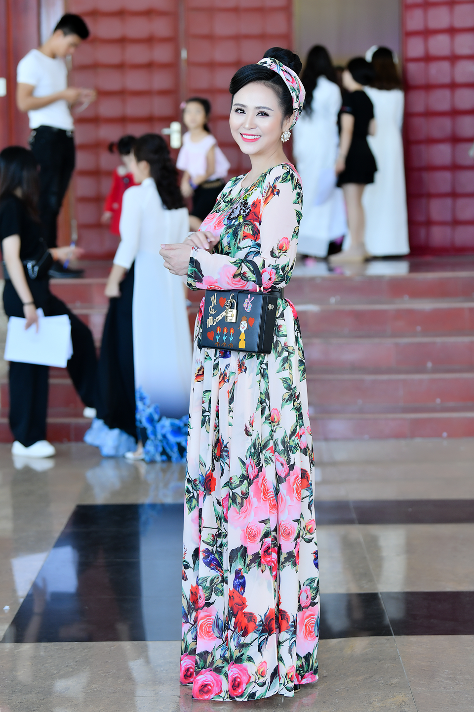 Nữ hoàng hoa hồng Bùi Thanh Hương hội ngộ siêu mẫu Hạ Vy trên ghế nóng “Người đẹp xứ Mường” - 1 Nữ hoàng hoa hồng Bùi Thanh Hương hội ngộ siêu mẫu Hạ Vy trên ghế nóng “Người đẹp xứ Mường” - 1