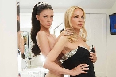 Con dâu cả của gia đình Beckham đăng ảnh bán khỏa thân sau lễ cưới lại