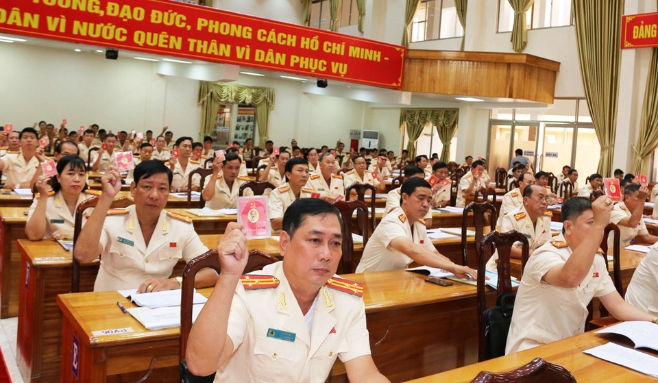 An Giang: Công an phải tăng cường bảo vệ Tổ quốc, giữ gìn an ninh trật tự - 1 An Giang: Công an phải tăng cường bảo vệ Tổ quốc, giữ gìn an ninh trật tự - 1