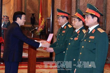 Trong nhiệm kỳ, Chủ tịch nước thăng quân hàm cấp Tướng cho 313 sỹ quan