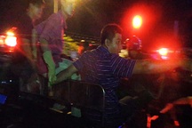 Cắt tay, cố thủ trong nhà hàng tiệc cưới vì... 3 thùng bia