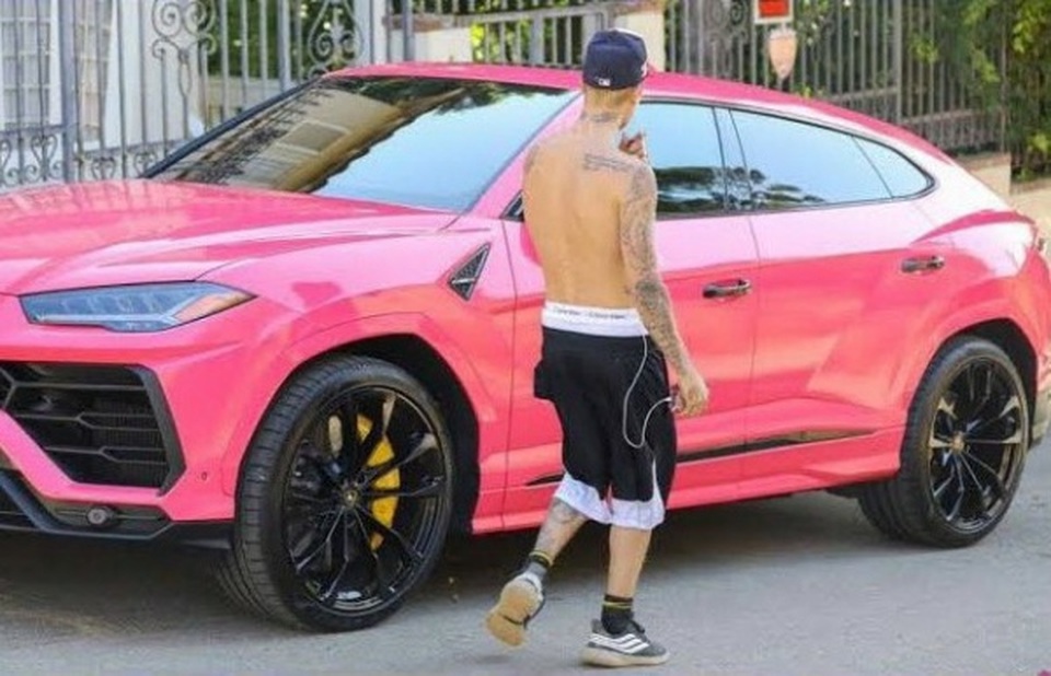 Ca sĩ Justin Bieber ra phố với chiếc Rolls-Royce cực dị - 10 Ca sĩ Justin Bieber ra phố với chiếc Rolls-Royce cực dị - 10