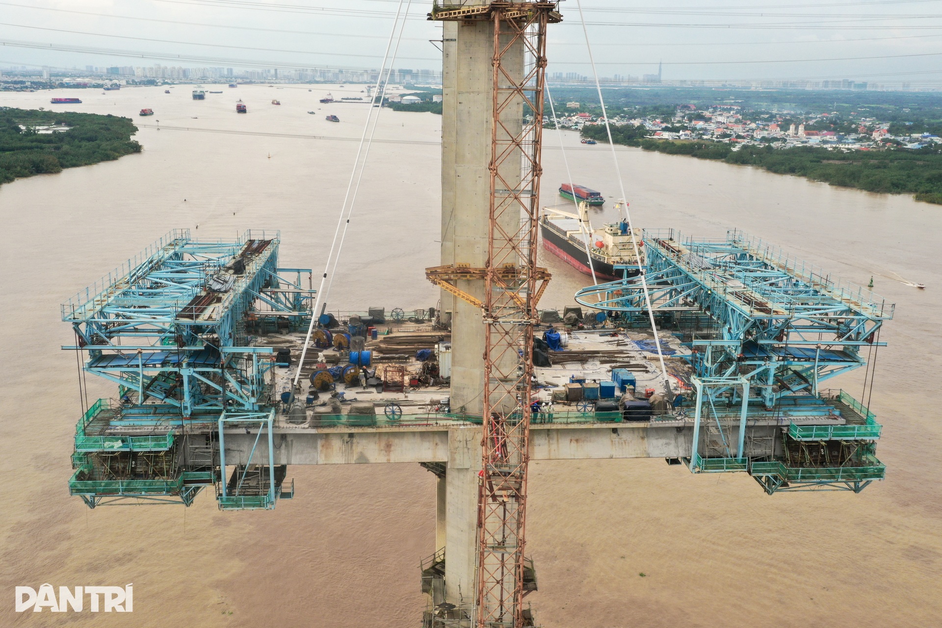 Cây cầu cao nhất Việt Nam nối Cần Giờ - Đồng Nai nhộn nhịp thi công - 6 Cây cầu cao nhất Việt Nam nối Cần Giờ - Đồng Nai nhộn nhịp thi công - 6
