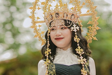 Học sinh THPT Việt Đức khoe sắc trong cổ phục các nước Á, Âu