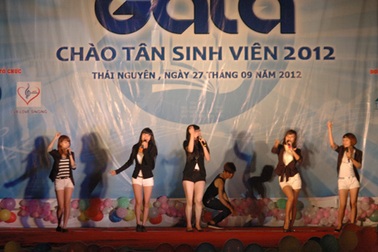 Sôi động đêm Gala chào tân sinh viên
