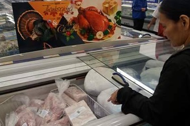 Thịt ngoại giá rẻ bày bán tràn lan trong siêu thị