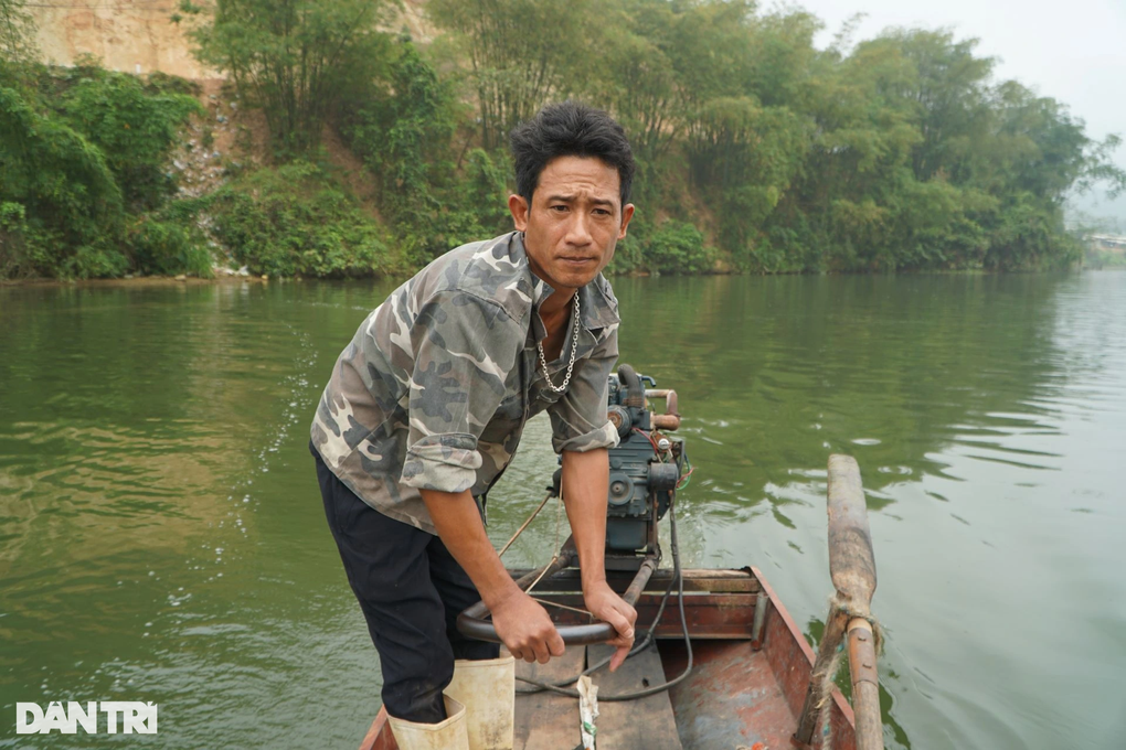 Công phu nghề cào hến trên sông Mã - 1 Công phu nghề cào hến trên sông Mã - 1