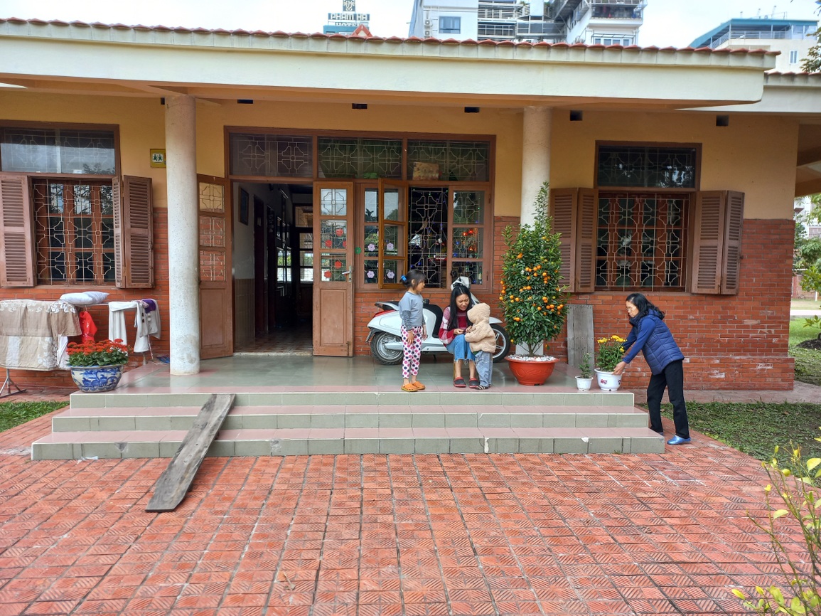 Cô bé bị bỏ rơi ở bụi tre, lớn lên từ làng SOS và ước mơ có nhiều mẹ - 7 Cô bé bị bỏ rơi ở bụi tre, lớn lên từ làng SOS và ước mơ có nhiều mẹ - 7