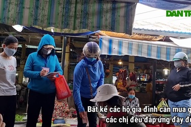 Đi chợ giúp người dân nơi phong tỏa: "Họ cần mua gì, chúng tôi đáp ứng"