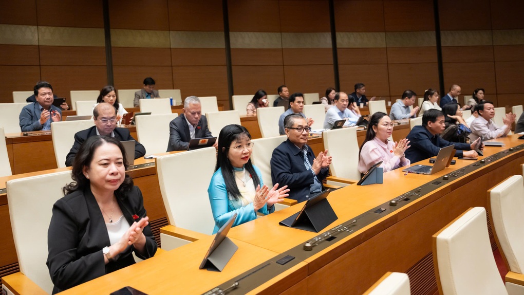 Chốt xe kinh doanh vận tải không bắt buộc phải lắp ghế an toàn cho trẻ” - 2