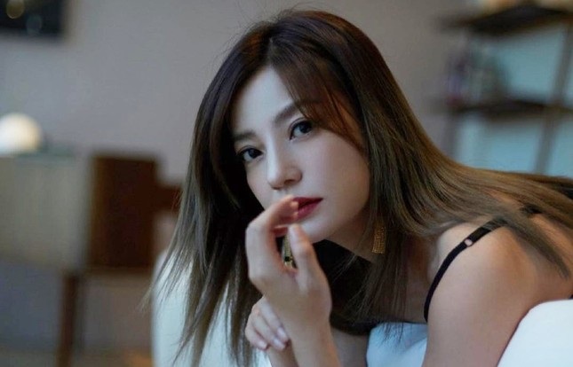 Triệu Vy hiếm hoi lộ diện sau khi bị phong tỏa hàng chục tỷ đồng - 2
