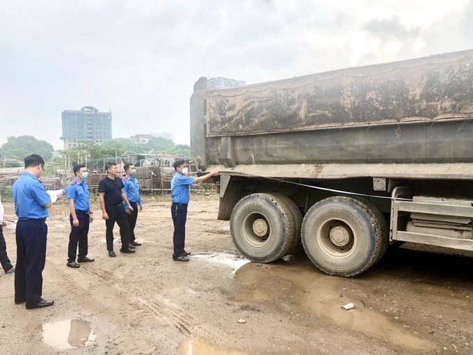 Đoàn kiểm tra điều kiện an toàn của phương tiện, người lái tại Công ty CP TMVT & XD Cường Linh