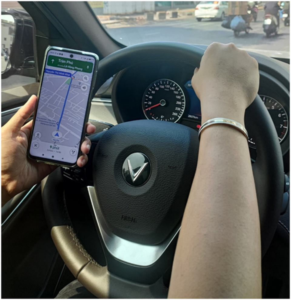 HUD Vietmap - thiết bị hỗ trợ thông tin lái xe - 1 HUD Vietmap - thiết bị hỗ trợ thông tin lái xe - 1
