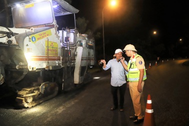Xuyên đêm sửa chữa đường qua đèo Bảo Lộc