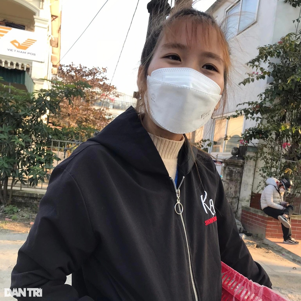 Vợ chồng công nhân, đồng lương thế này, bao giờ mua nổi nhà thành phố? - 4 Vợ chồng công nhân, đồng lương thế này, bao giờ mua nổi nhà thành phố? - 4