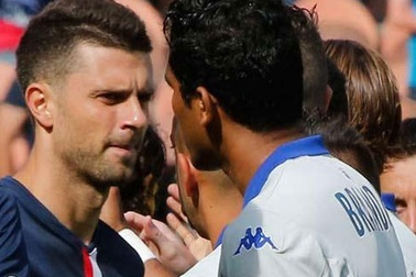 Cầu thủ đấm vỡ mũi Motta lên tiếng xin lỗi