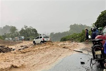 Hòa Bình: Dốc Cun thông đường trong đêm sau khi chia cắt vì sạt lở