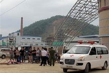 Giàn giáo vướng dây điện khiến 3 người thương vong