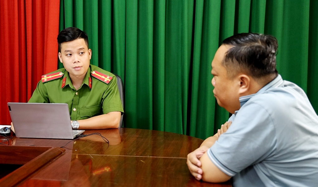 Tạm giữ đối tượng làm giả văn bản của UBND tỉnh An Giang - 1 Tạm giữ đối tượng làm giả văn bản của UBND tỉnh An Giang - 1