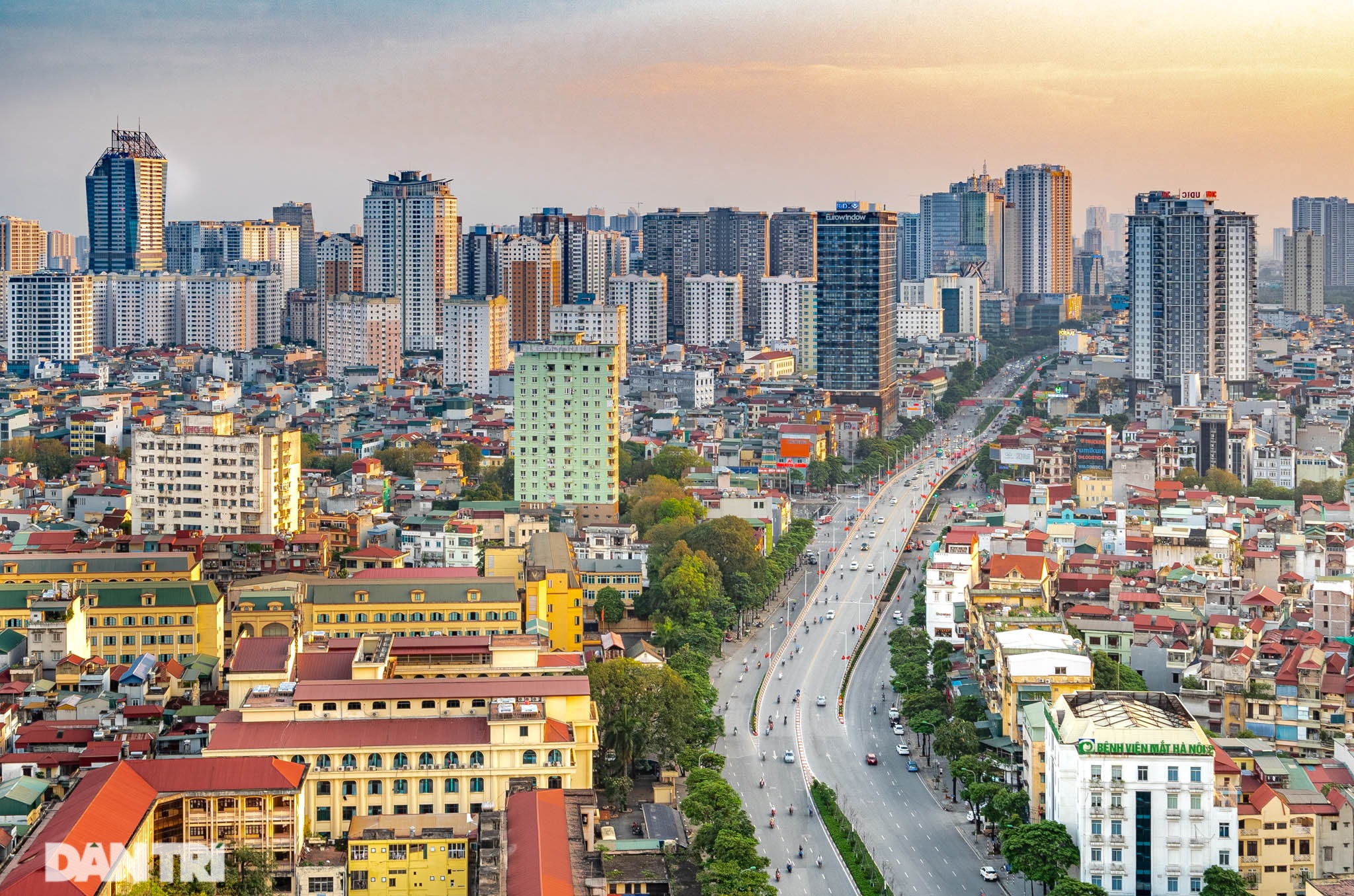 Vẻ đẹp của một Hà Nội hiện đại, sôi động nhìn từ trong mây - 11 Vẻ đẹp của một Hà Nội hiện đại, sôi động nhìn từ trong mây - 11