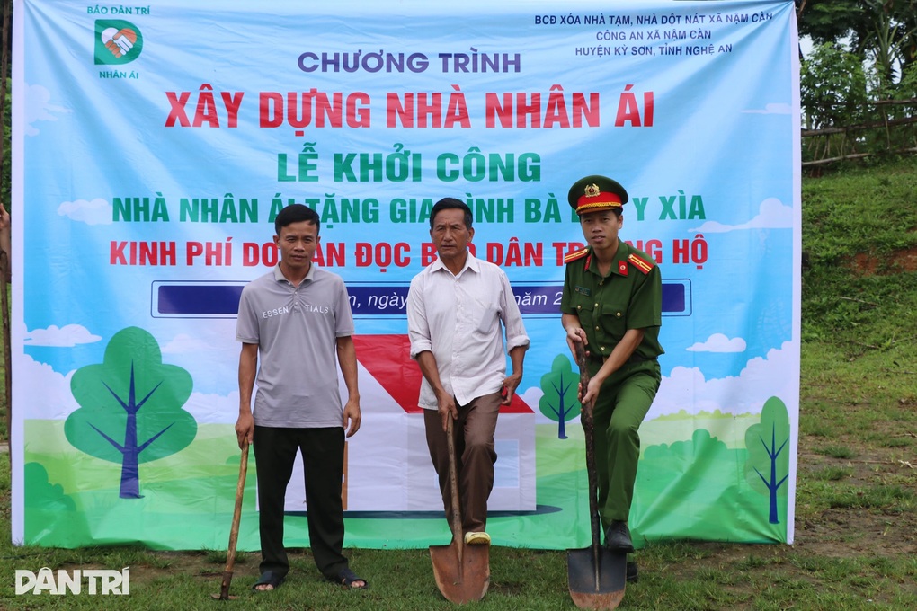 Cô bé mồ côi người Mông ở Nghệ An được xây nhà Nhân ái - 2 Cô bé mồ côi người Mông ở Nghệ An được xây nhà Nhân ái - 2
