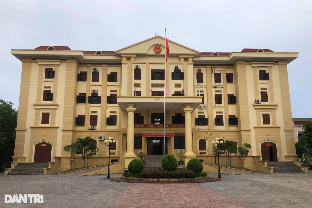 Hơn 1.600 cặp đôi nộp đơn ly hôn trong 8 tháng - 1 Hơn 1.600 cặp đôi nộp đơn ly hôn trong 8 tháng - 1